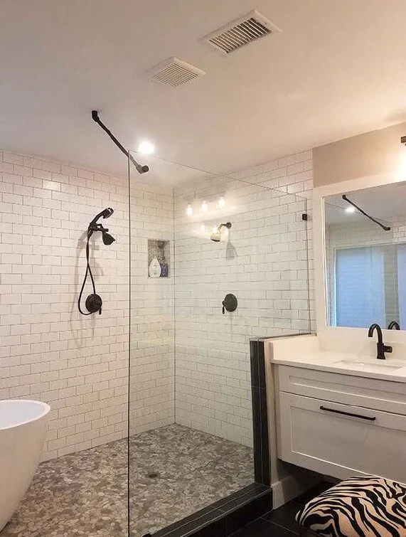 Shower screen with ceiling mount