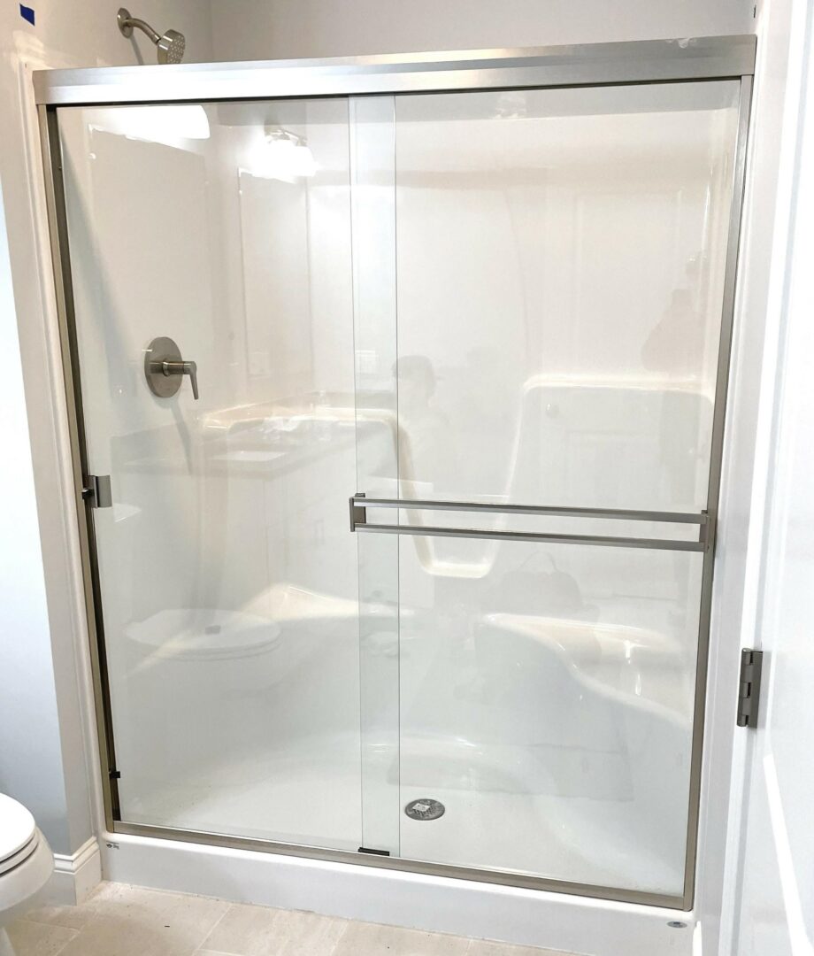 8-best-shower-doors-and-tub-glass-options-on-fiberglass-acrylic